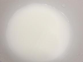 淀粉中加入适量的水搅拌均匀