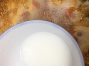 倒入水淀粉勾勾芡即可