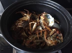 再把螃蟹也一个个码入；