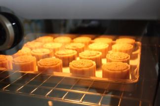 回炉继续烤10-12分钟，至表面上色良好即可