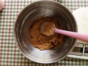 搅拌均匀，不要过度搅拌，以防起筋