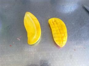 芒果切粒。