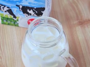 加入牛奶。