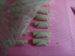 做好后用油袋子盖住。静止15分钟（冬天30分钟） ，如果做的多，就做完最后一个就可以开始从第一个开始做下一步了。