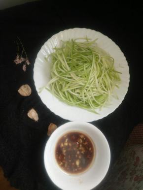 一切准备好，吃的时候倒入调味