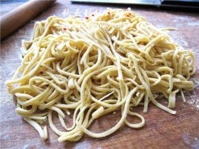 手擀鸡蛋面就做好啦