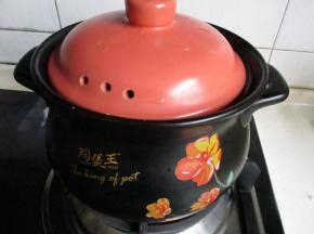 盖上盖子小火慢炖约40分钟。