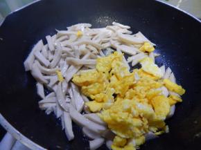 炒一会在加入鸡蛋