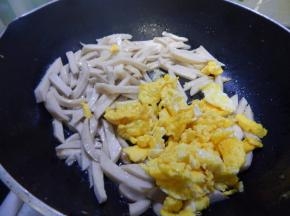 炒一会在加入鸡蛋