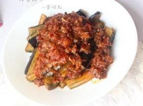 美味的肉酱茄子完成了。