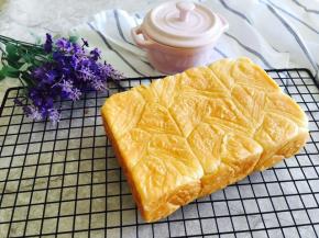 这个是三股辫子的，四股的纹路会更多