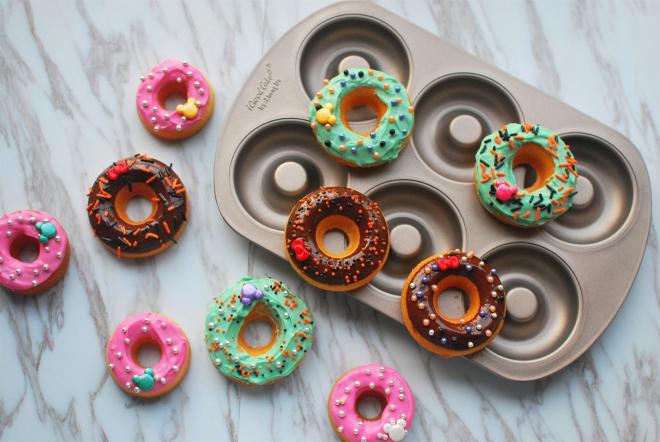 巧克力蛋糕甜甜圈