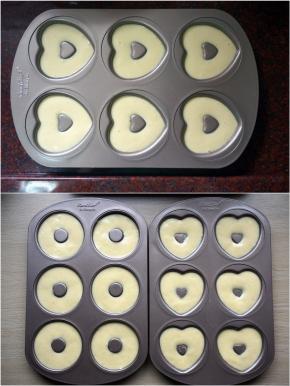 倒入面糊至八分满，中间尚能露出小圆心为标志。烤箱预热好后，放入中层，上下火170度烤18~20分钟。