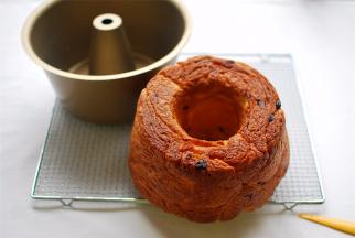 出炉后立即倒扣冷却。