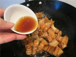 将老黄酒加入进去