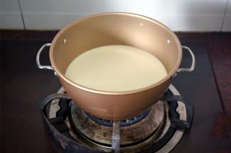 直接上炉，中火煮至沸腾，马上移离炉灶。放置冷却架上冷却。