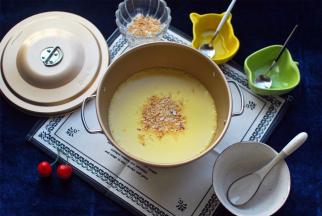 做好的布丁可以趁热吃，或者冷藏后吃，风味不一样哦！