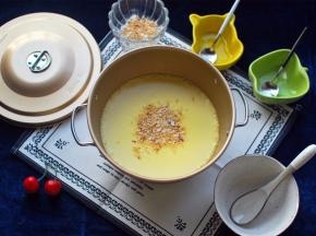 做好的布丁可以趁热吃，或者冷藏后吃，风味不一样哦！