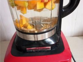 放到主机上插入电源。