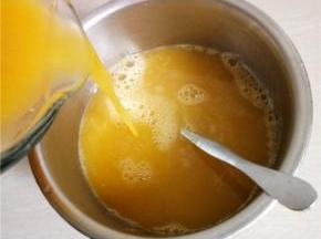 打好的米糊倒出即可享用。