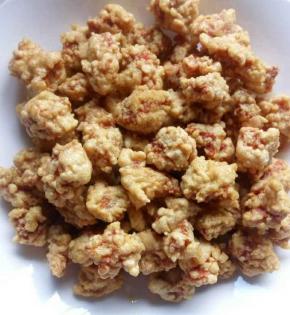 炸好捞出锅备用