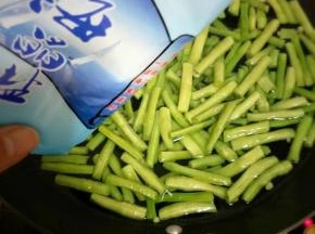 加入少许的盐；