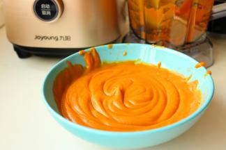 程序结束，把细腻的南瓜糊倒在容器里。