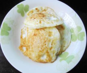 把所有鸡蛋煎好待用