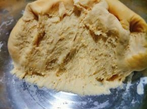 待面团呈蜂窝状，就可以了；