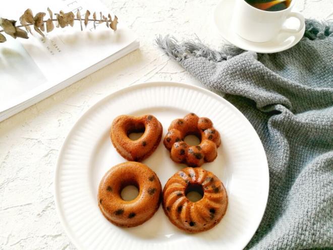 巧克力豆甜甜圈蛋糕