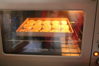 烤箱200度，烤10分钟。