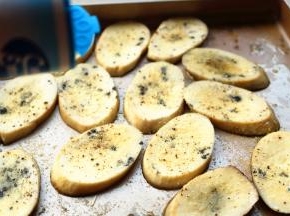 撒上干酪粉，即可。