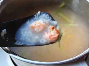 程序结束，虾仁熟了，是很脆甜的程度。