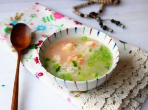 好喝的芹菜虾仁粥。