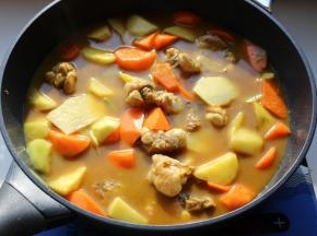 加入适量的水煮开，如果感觉口味淡就加适量盐调味。