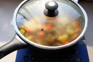 盖上锅盖炖30分钟