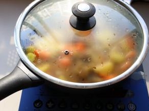 盖上锅盖炖30分钟