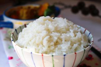 米饭也煮好了，可以开吃了。