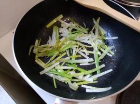 热油炒大葱