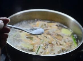 加入一大勺的盐