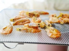 家里没有烤箱的，直接放在大太阳下暴晒一天就可以了。