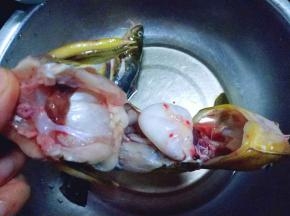 把内脏清理干净。