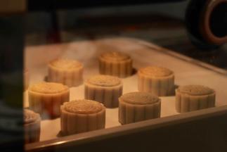 烤箱预热200度，上火200度，下火170度中层烤5分钟