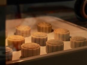 烤箱预热200度，上火200度，下火170度中层烤5分钟