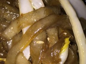 这是炒熟后的红薯粉，晶莹剔透、口感Q弹！