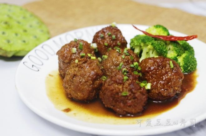 红烧蛋黄狮子头#鲜有赞，爱有伴#