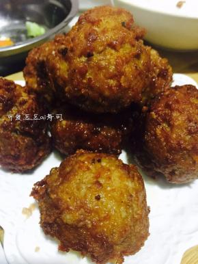 9. 炸至金黄捞起待用。