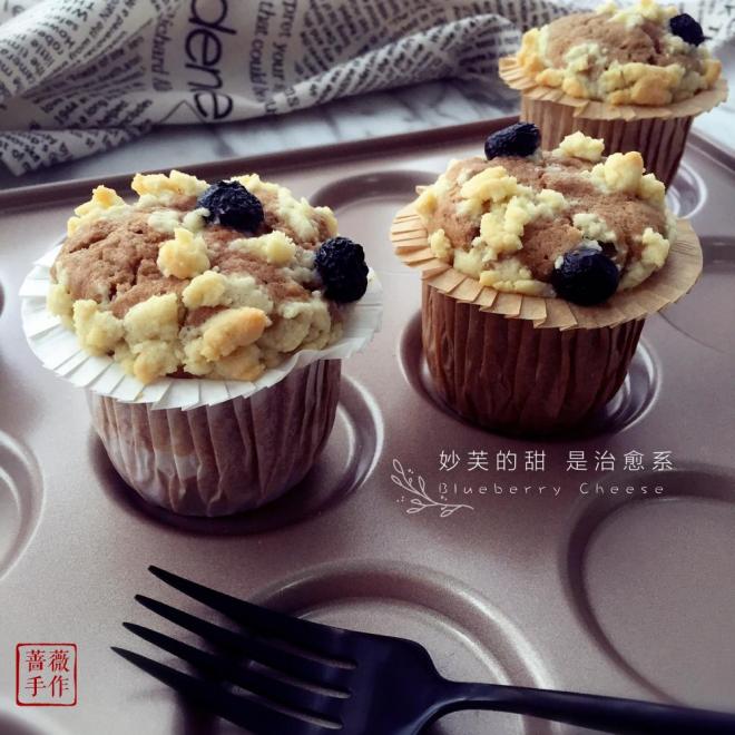 杂莓芝士妙芙蛋糕的香甜治愈