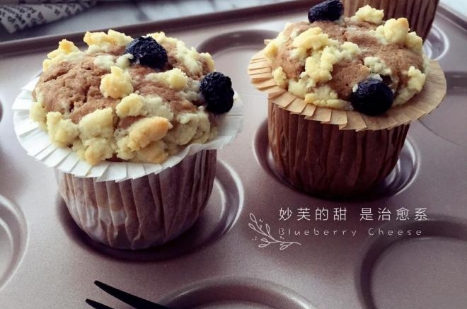 杂莓芝士妙芙蛋糕的香甜治愈