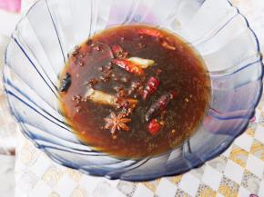 放置干净的碗里晾凉，备用